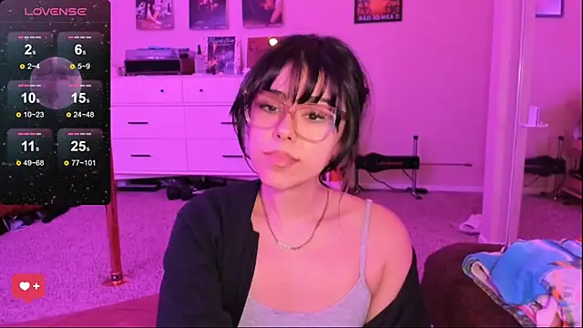 Snapshot of Evie-Luna chatting on 02/09/25, 03:43 Evie-Luna online show from 02/09/25, 03:43