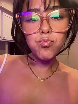 Snapshot of Evie-Luna chatting on 02/25/25, 05:30 Evie-Luna online show from 02/25/25, 05:30