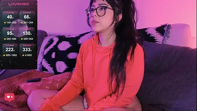 Snapshot of Evie-Luna chatting on 03/08/25, 05:07 Evie-Luna online show from 03/08/25, 05:07