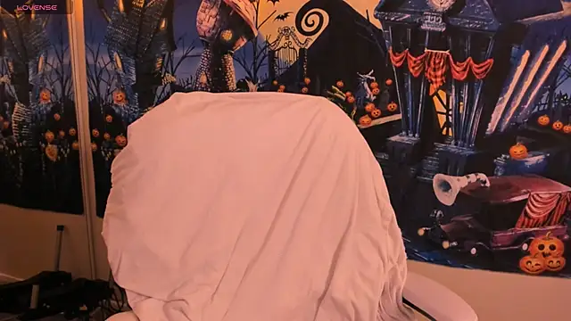 Snapshot of Evie-Luna chatting on 10/26/25, 02:50 Evie-Luna online show from 10/26/25, 02:50