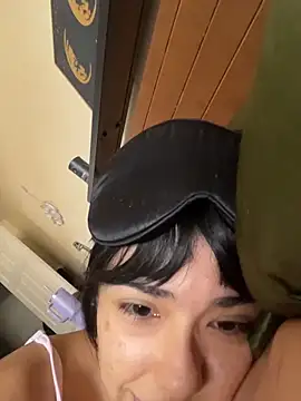 Snapshot of Evie-Luna chatting on 11/22/25, 07:02 Evie-Luna online show from 11/22/25, 07:02