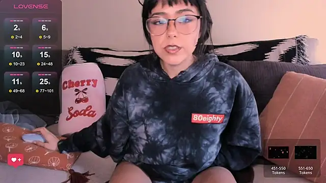 Snapshot of Evie-Luna chatting on 11/28/25, 10:12 Evie-Luna online show from 11/28/25, 10:12