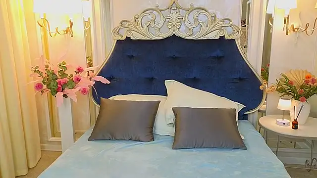 Ariana Petite online show from 05/15/26, 11:23
