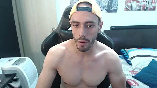 Snapshot of samuelgarcia_ chatting on 12/18/24, 02:21 samuelgarcia online show from 12/18/24, 02:21