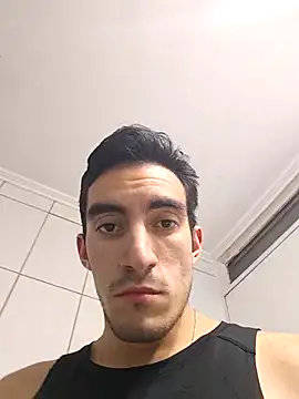 Snapshot of TommyMomentum chatting on 12/22/25, 04:53 TommyMomentum online show from 12/22/25, 04:53