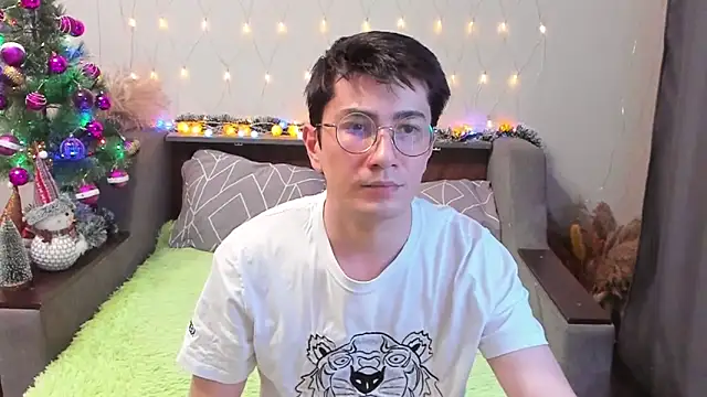 Snapshot of Yumi_steve chatting on 12/08/24, 08:04 Yumi steve online show from 12/08/24, 08:04