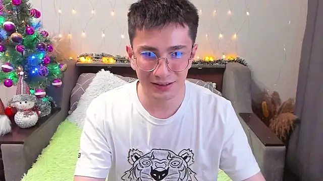 Snapshot of Yumi_steve chatting on 12/25/24, 10:59 Yumi steve online show from 12/25/24, 10:59