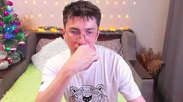 Snapshot of Yumi_steve chatting on 12/27/24, 10:59 Yumi steve online show from 12/27/24, 10:59