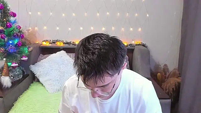 Snapshot of Yumi_steve chatting on 12/30/24, 07:11 Yumi steve online show from 12/30/24, 07:11