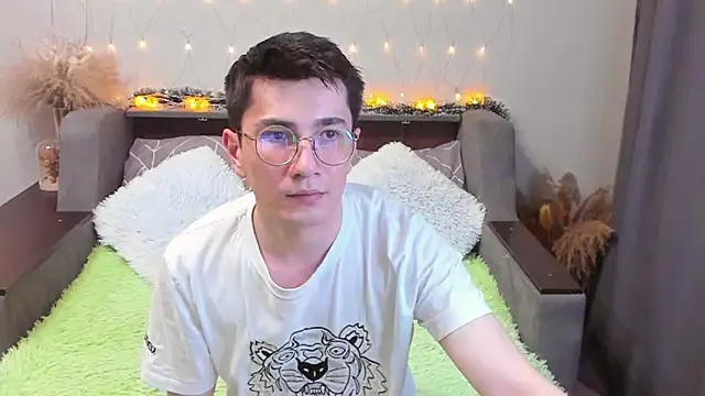 Snapshot of Yumi_steve chatting on 01/10/25, 11:39 Yumi steve online show from 01/10/25, 11:39