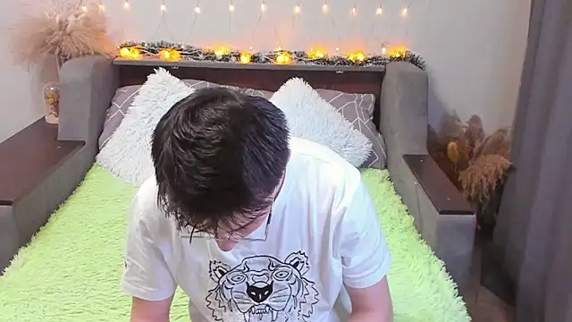 Snapshot of Yumi_steve chatting on 01/12/25, 08:14 Yumi steve online show from 01/12/25, 08:14