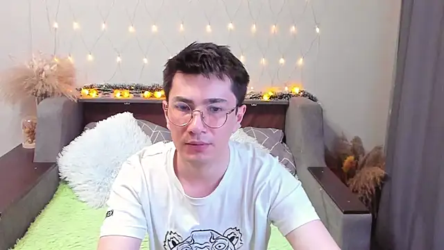 Snapshot of Yumi_steve chatting on 01/19/25, 02:57 Yumi steve online show from 01/19/25, 02:57