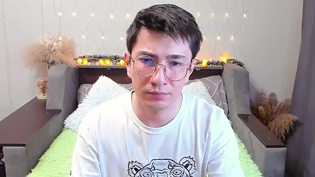 Snapshot of Yumi_steve chatting on 02/02/25, 12:51 Yumi steve online show from 02/02/25, 12:51