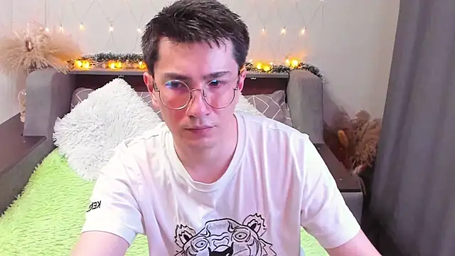 Snapshot of Yumi_steve chatting on 03/09/25, 08:52 Yumi steve online show from 03/09/25, 08:52