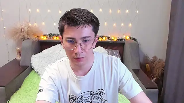 Snapshot of Yumi_steve chatting on 03/15/25, 12:25 Yumi steve online show from 03/15/25, 12:25