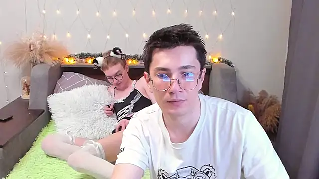 Snapshot of Yumi_steve chatting on 03/16/25, 07:38 Yumi steve online show from 03/16/25, 07:38