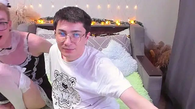 Snapshot of Yumi_steve chatting on 03/22/25, 01:00 Yumi steve online show from 03/22/25, 01:00