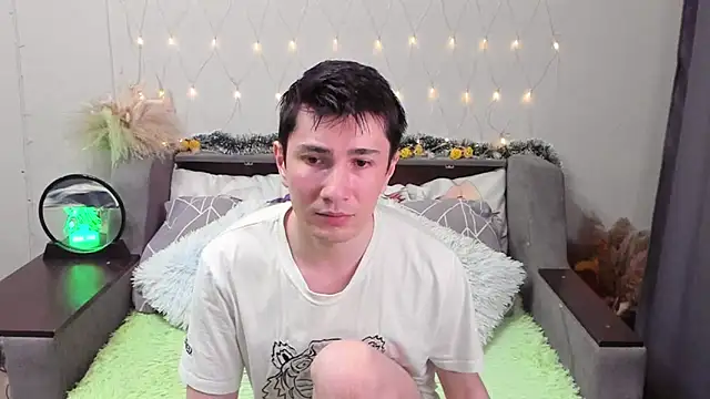 Snapshot of Yumi_steve chatting on 09/26/25, 02:15 Yumi steve online show from 09/26/25, 02:15