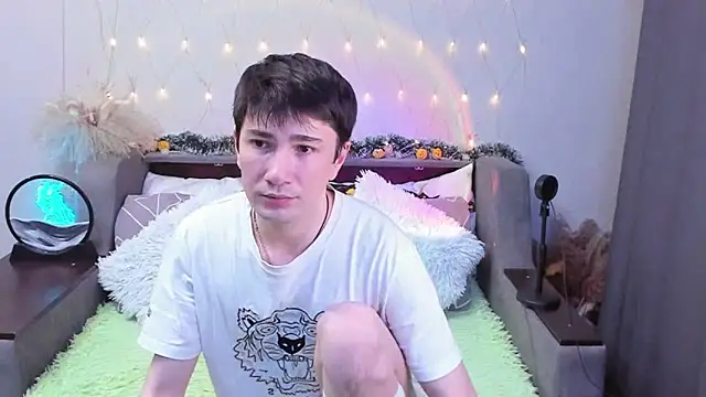 Snapshot of Yumi_steve chatting on 10/27/25, 06:12 Yumi steve online show from 10/27/25, 06:12