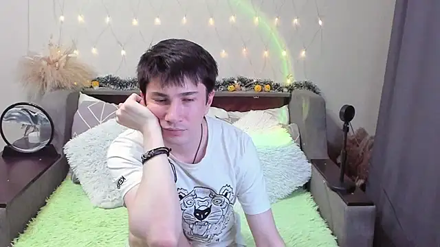 Snapshot of Yumi_steve chatting on 10/30/25, 08:16 Yumi steve online show from 10/30/25, 08:16