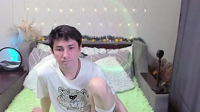 Snapshot of Yumi_steve chatting on 11/01/25, 11:45 Yumi steve online show from 11/01/25, 11:45