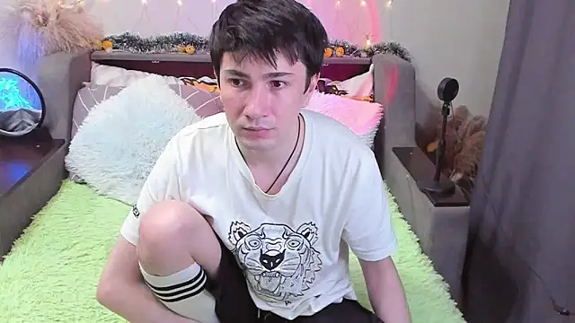 Snapshot of Yumi_steve chatting on 11/02/25, 04:20 Yumi steve online show from 11/02/25, 04:20