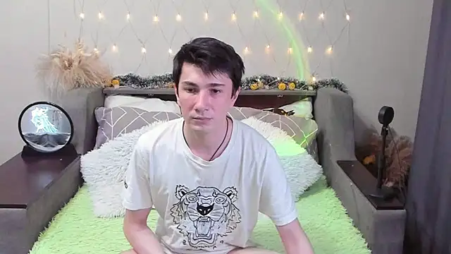 Snapshot of Yumi_steve chatting on 11/03/25, 02:51 Yumi steve online show from 11/03/25, 02:51