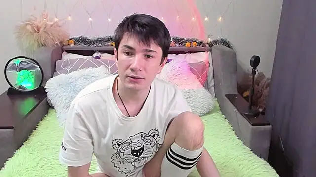 Snapshot of Yumi_steve chatting on 11/08/25, 06:51 Yumi steve online show from 11/08/25, 06:51