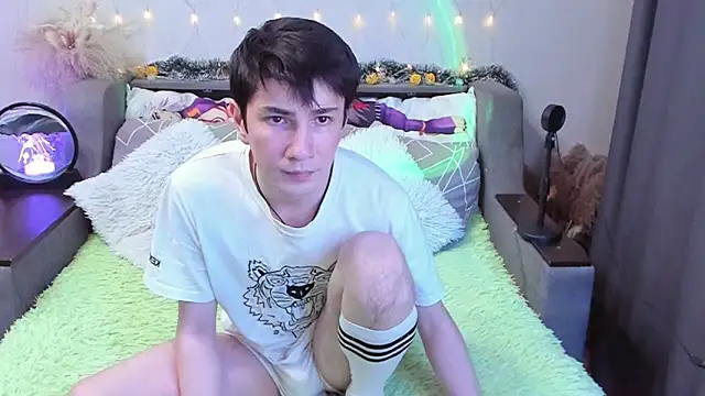 Snapshot of Yumi_steve chatting on 11/14/25, 03:22 Yumi steve online show from 11/14/25, 03:22