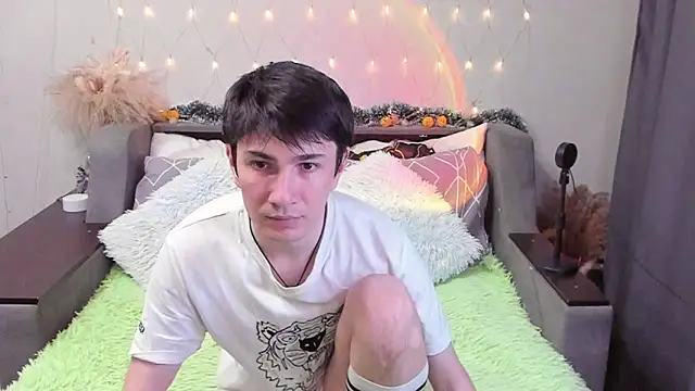 Snapshot of Yumi_steve chatting on 11/16/25, 04:45 Yumi steve online show from 11/16/25, 04:45