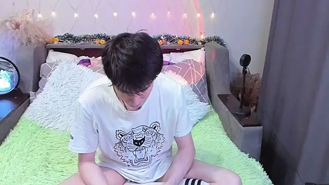 Snapshot of Yumi_steve chatting on 11/23/25, 09:09 Yumi steve online show from 11/23/25, 09:09