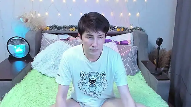 Snapshot of Yumi_steve chatting on 11/24/25, 09:09 Yumi steve online show from 11/24/25, 09:09