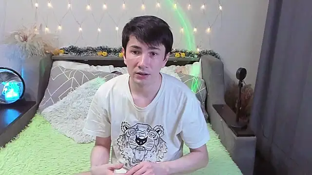 Snapshot of Yumi_steve chatting on 11/27/25, 03:25 Yumi steve online show from 11/27/25, 03:25