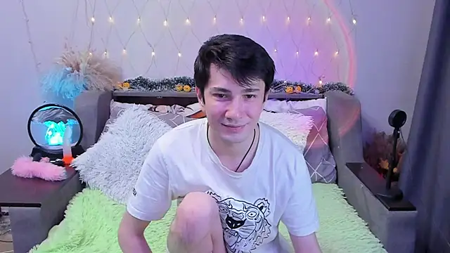 Snapshot of Yumi_steve chatting on 12/17/25, 04:35 Yumi steve online show from 12/17/25, 04:35