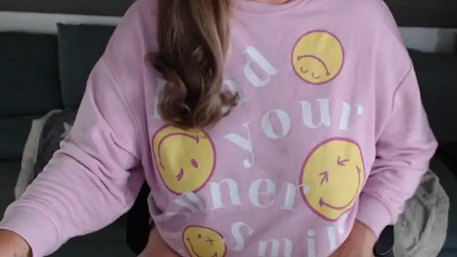 Snapshot of KimMitchelli chatting on 09/21/25, 08:49 KimMitchelli online show from 09/21/25, 08:49