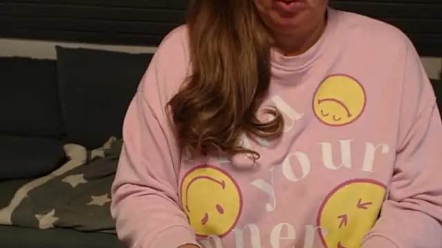 Snapshot of KimMitchelli chatting on 09/24/25, 03:04 KimMitchelli online show from 09/24/25, 03:04