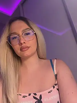 mollyxxx online show from 05/17/26, 03:04