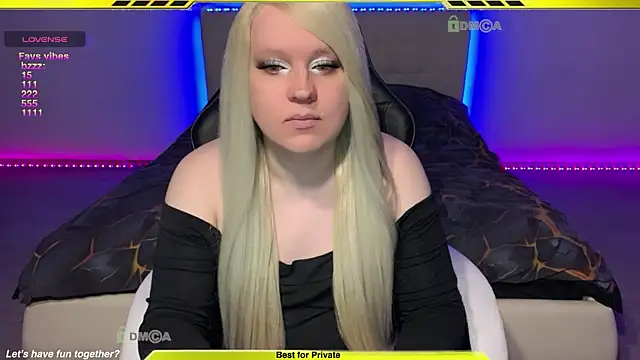 Snapshot of camsmiley chatting on 04/21/26, 11:49 camsmiley online show from 04/21/26, 11:49