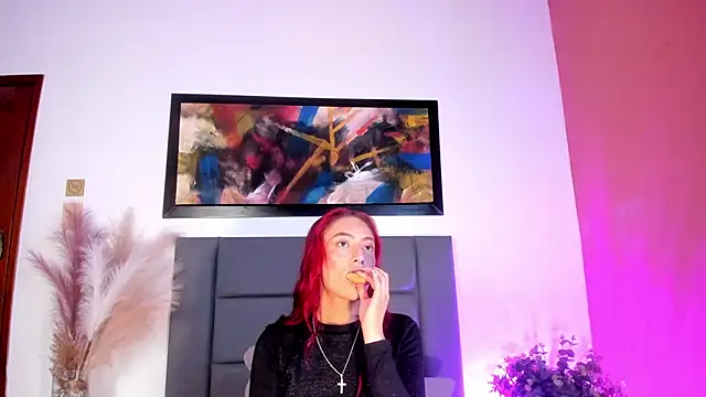 Snapshot of JupiteFox chatting on 10/25/25, 01:02 JupiteFox online show from 10/25/25, 01:02