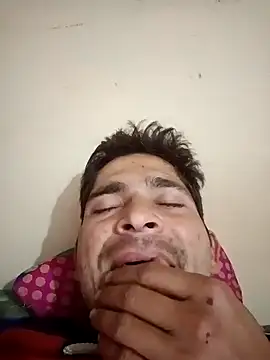 Snapshot of SunnyleoneBG chatting on 12/31/24, 08:04 SunnyleoneBG online show from 12/31/24, 08:04