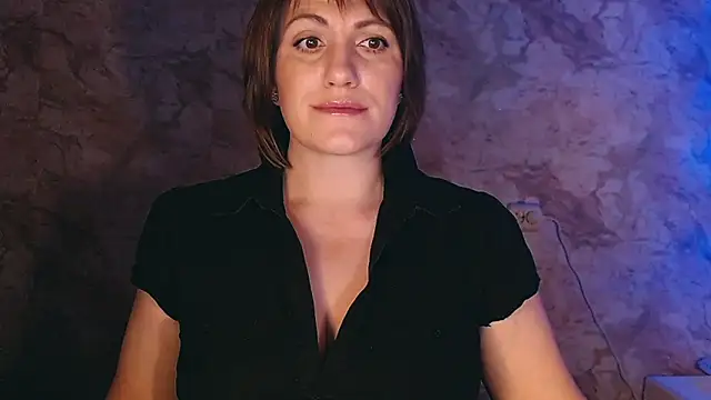 Snapshot of _letty_ chatting on 12/19/24, 11:35 letty online show from 12/19/24, 11:35