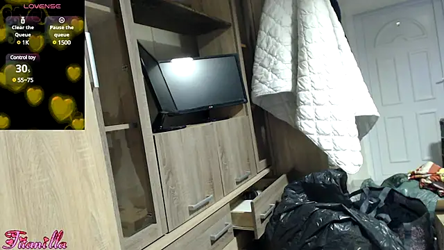 Snapshot of Titanilla39 chatting on 12/15/24, 05:10 Titanilla39 online show from 12/15/24, 05:10