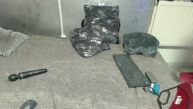 Snapshot of Titanilla39 chatting on 01/12/25, 02:41 Titanilla39 online show from 01/12/25, 02:41