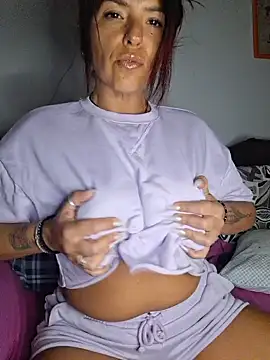 Snapshot of allyson22andy chatting on 03/01/26, 09:28 allyson22andy online show from 03/01/26, 09:28