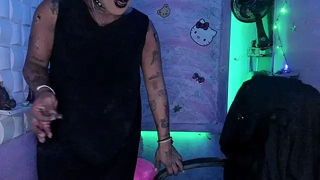 Snapshot of tsviolett chatting on 02/25/25, 08:41 tsviolett online show from 02/25/25, 08:41