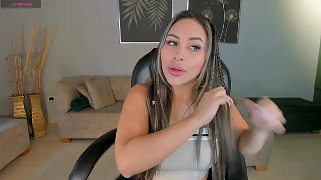 Snapshot of MiaRoberts1 chatting on 01/10/25, 07:21 MiaRoberts1 online show from 01/10/25, 07:21