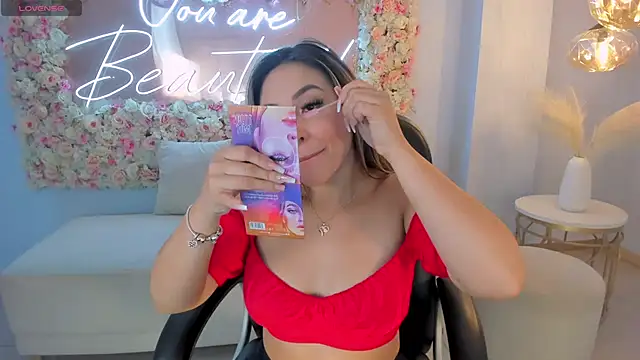 Snapshot of MiaRoberts1 chatting on 02/15/25, 12:22 MiaRoberts1 online show from 02/15/25, 12:22