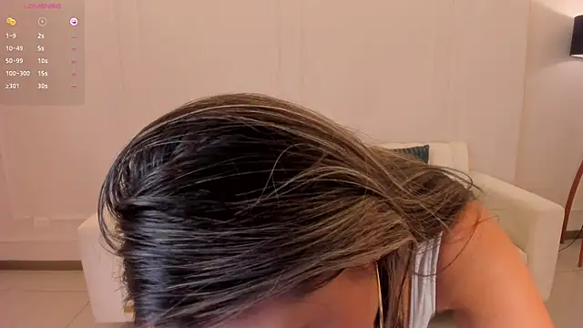 Snapshot of MiaRoberts1 chatting on 03/06/25, 02:40 MiaRoberts1 online show from 03/06/25, 02:40