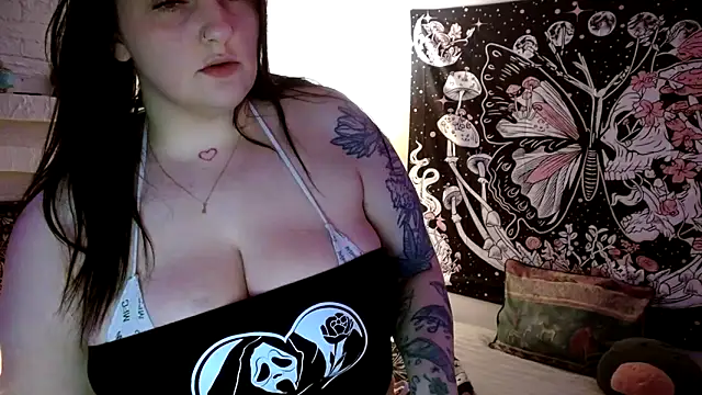 Snapshot of HazeyBvby chatting on 01/04/25, 05:16 HazeyBvby online show from 01/04/25, 05:16