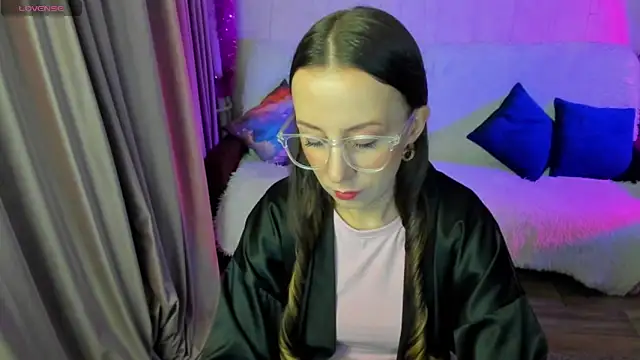 CurlySteph online show from 11/17/25, 06:03